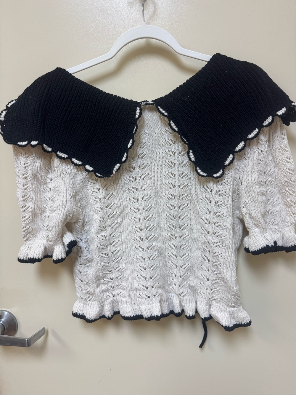HM Women’s Black & White Knit Sweater with Oversized Collar. Sz. M NWT